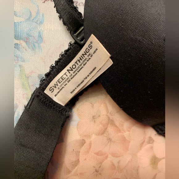 Black and red brassiere - Picture 4 of 6